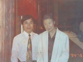 湯傳忠與于若木女士（陳云同志夫人，著名營養(yǎng)專家）合影